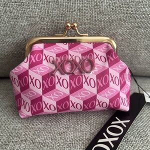 SOLD 🔥 NWT XOXO Kisslock Coin Purse 💙🩷